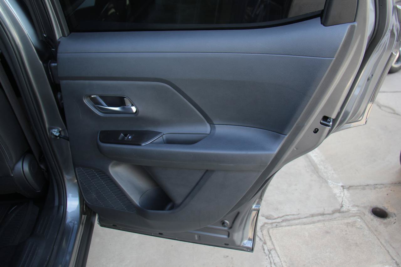 Used 2026 Nissan Kicks SR FWD image 29
