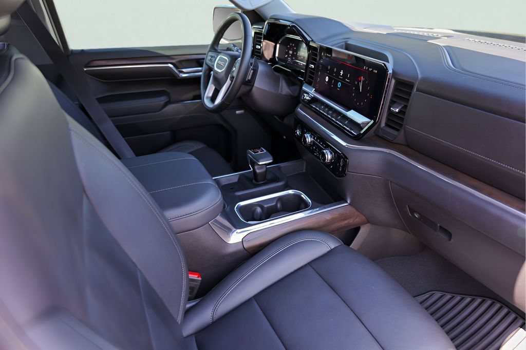 Used 2024 GMC Sierra 1500 SLT AWD/4WD image 32