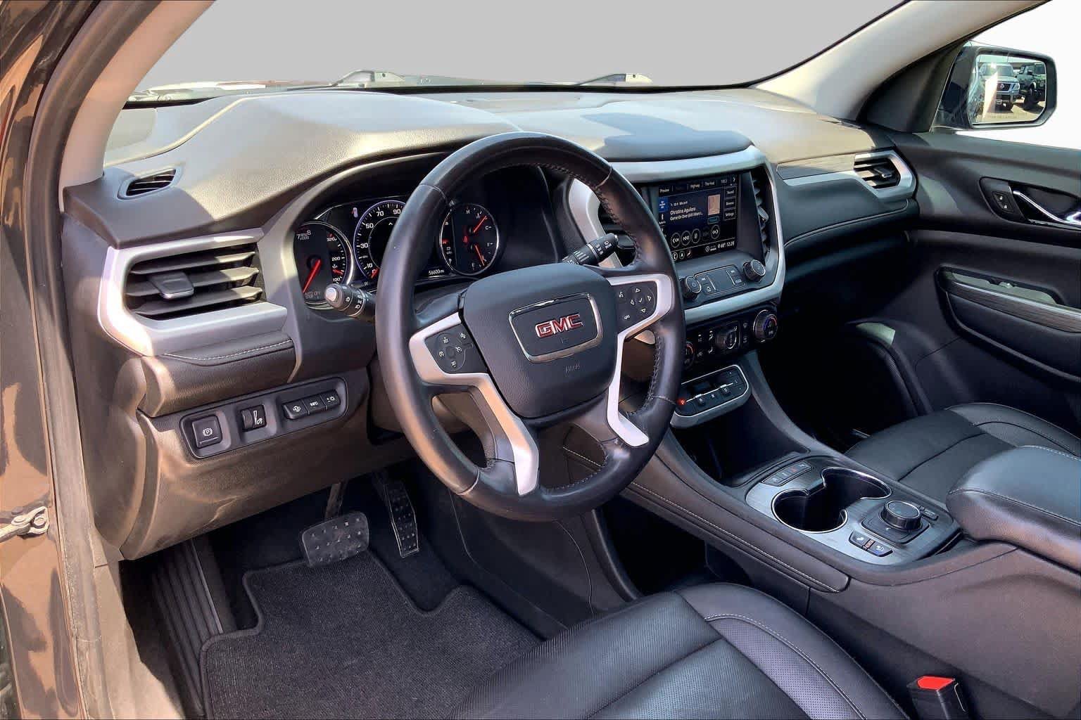 Used 2020 GMC Acadia SLT w/ Driver Alert Package II FWD image 17