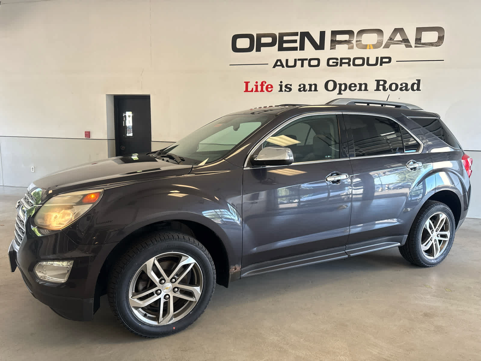 Used 2016 Chevrolet Equinox LTZ w/ Enhanced Convenience Package AWD/4WD image 3