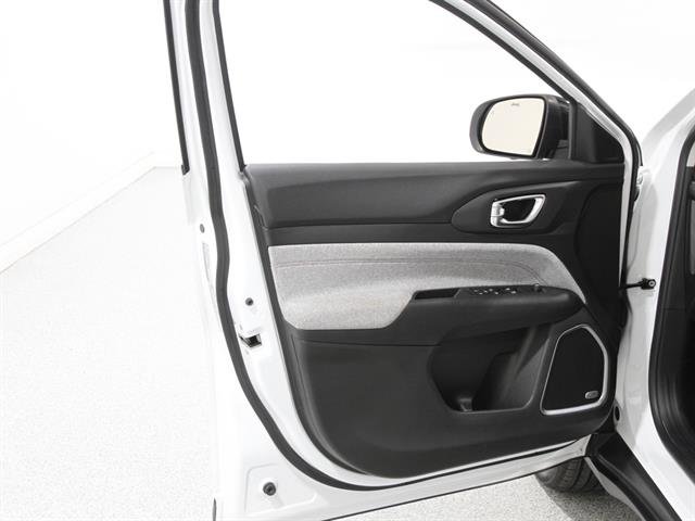 Used 2022 Jeep Compass Latitude w/ Sun and Sound Group image 4