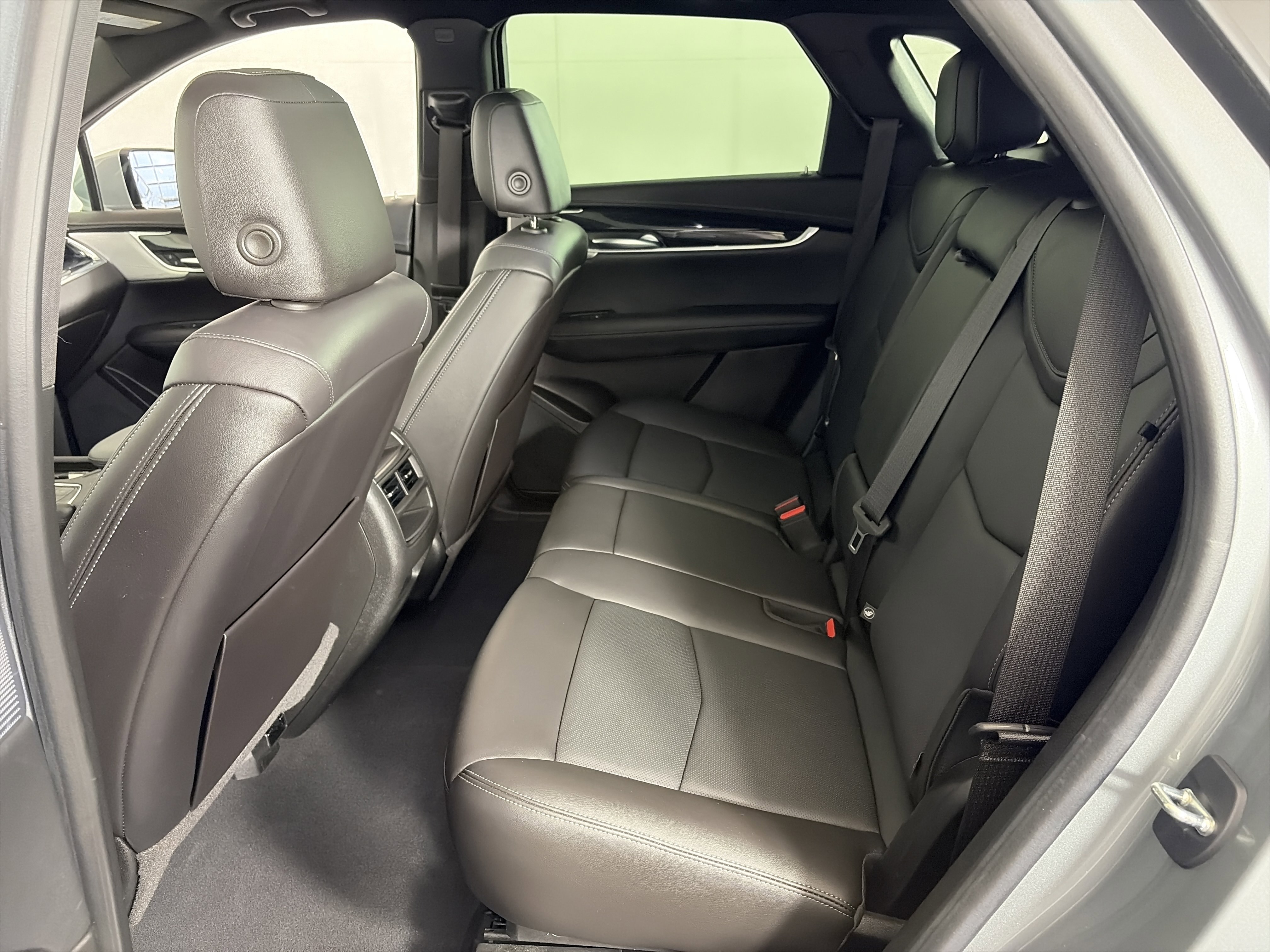 Used 2023 Cadillac XT5 Premium Luxury w/ Technology Package image 7