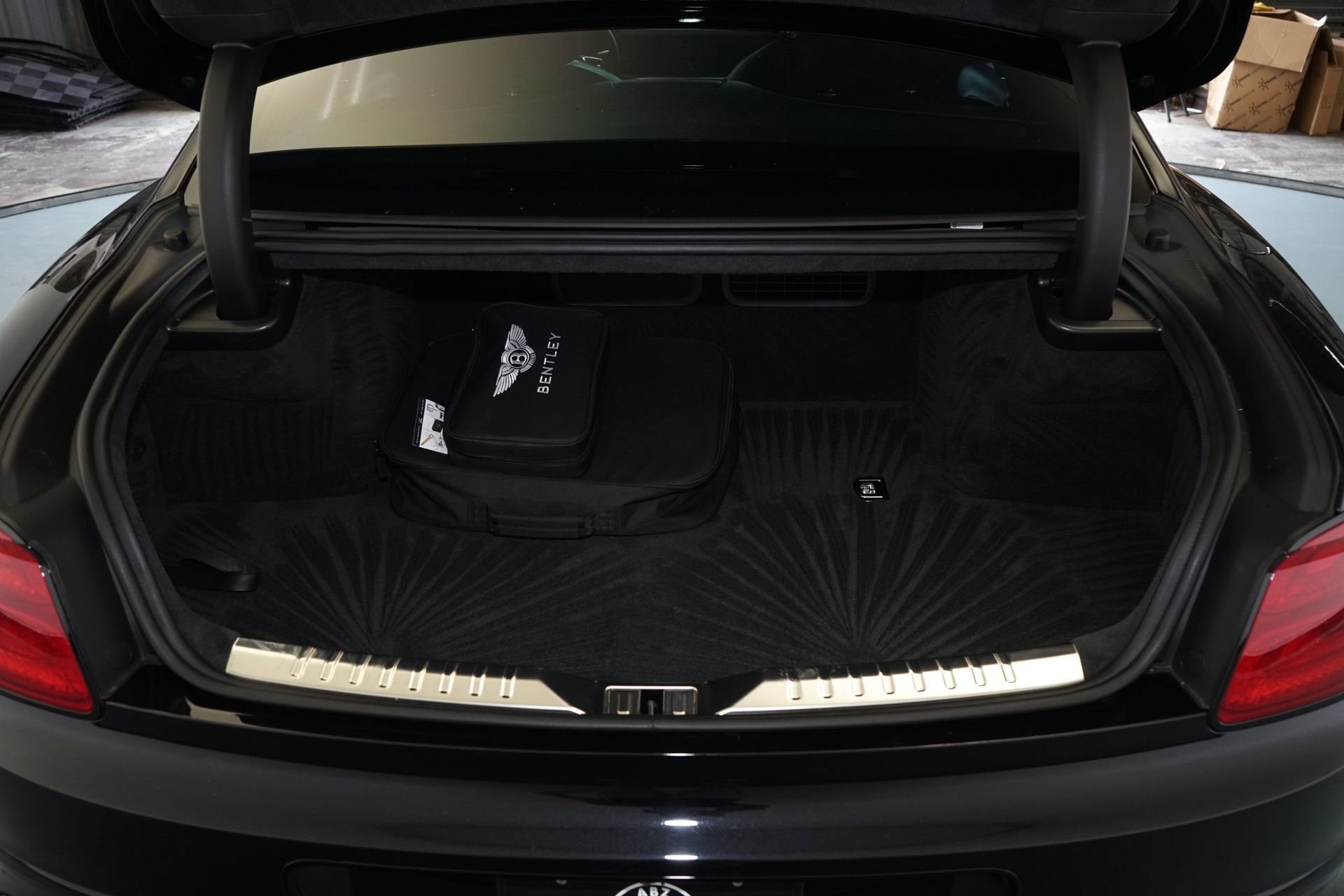 Used 2026 Bentley Flying Spur Azure image 35