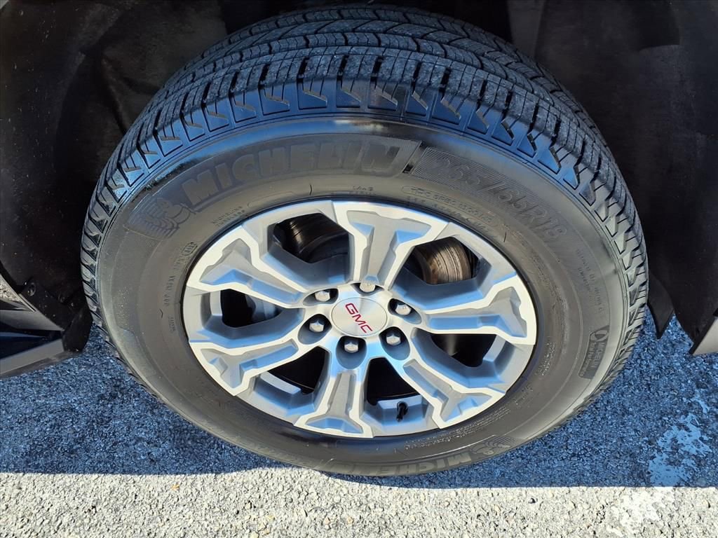 Used 2024 GMC Yukon XL SLE image 9