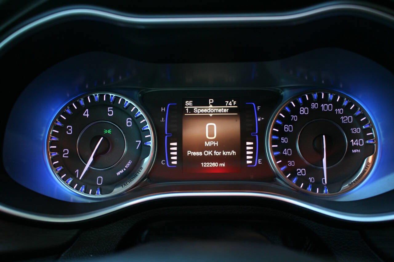 Used 2016 Chrysler 200 Limited Platinum image 11