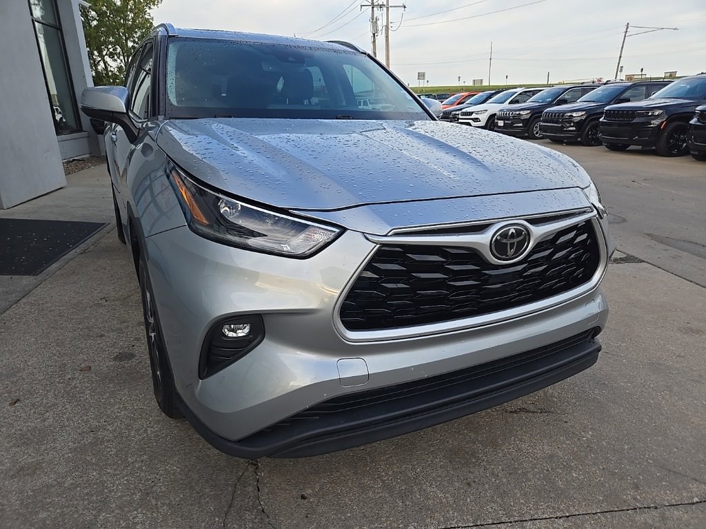 Used 2021 Toyota Highlander XLE image 14