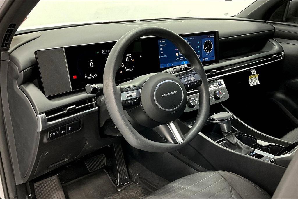 Used 2025 Hyundai Santa Cruz SE image 16