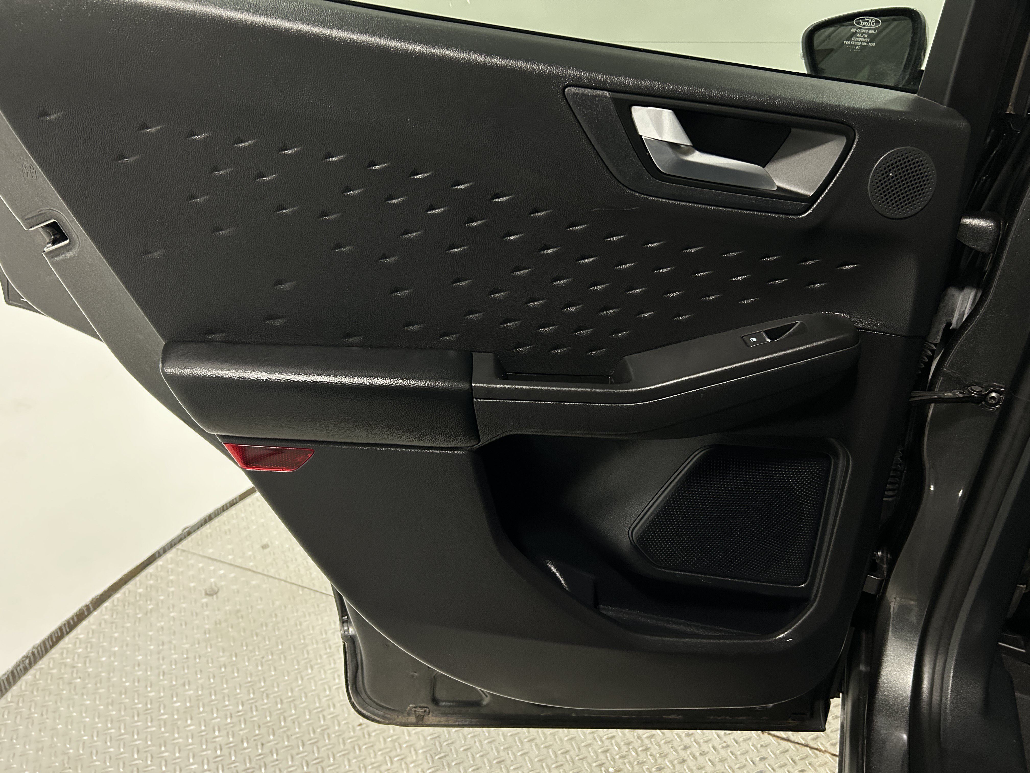 Used 2020 Ford Escape Titanium AWD/4WD image 26