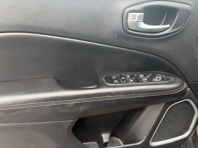 Used 2018 Jeep Compass Latitude w/ Popular Equipment Group AWD/4WD image 13