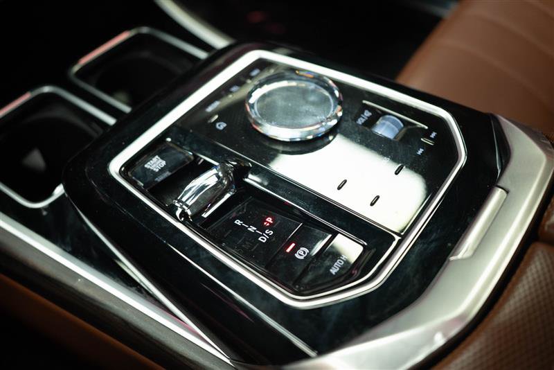 Used 2023 BMW 760i xDrive AWD/4WD image 23