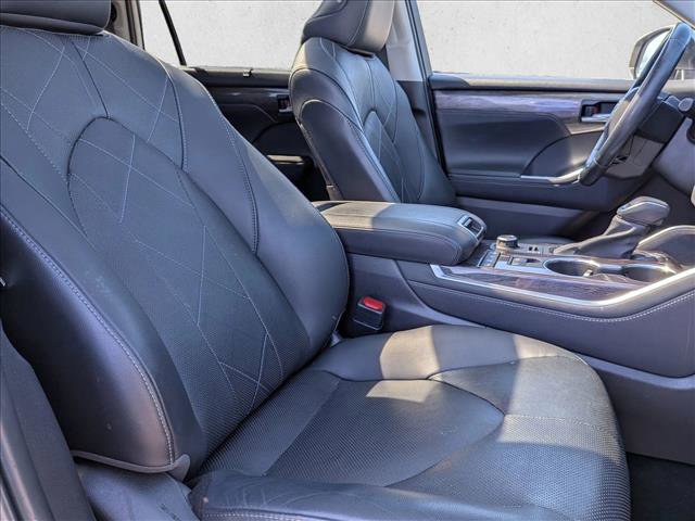 Used 2020 Toyota Highlander Platinum AWD/4WD image 24