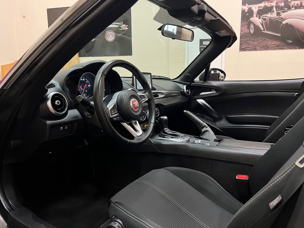 Used 2017 FIAT 124 Spider Classica RWD image 25