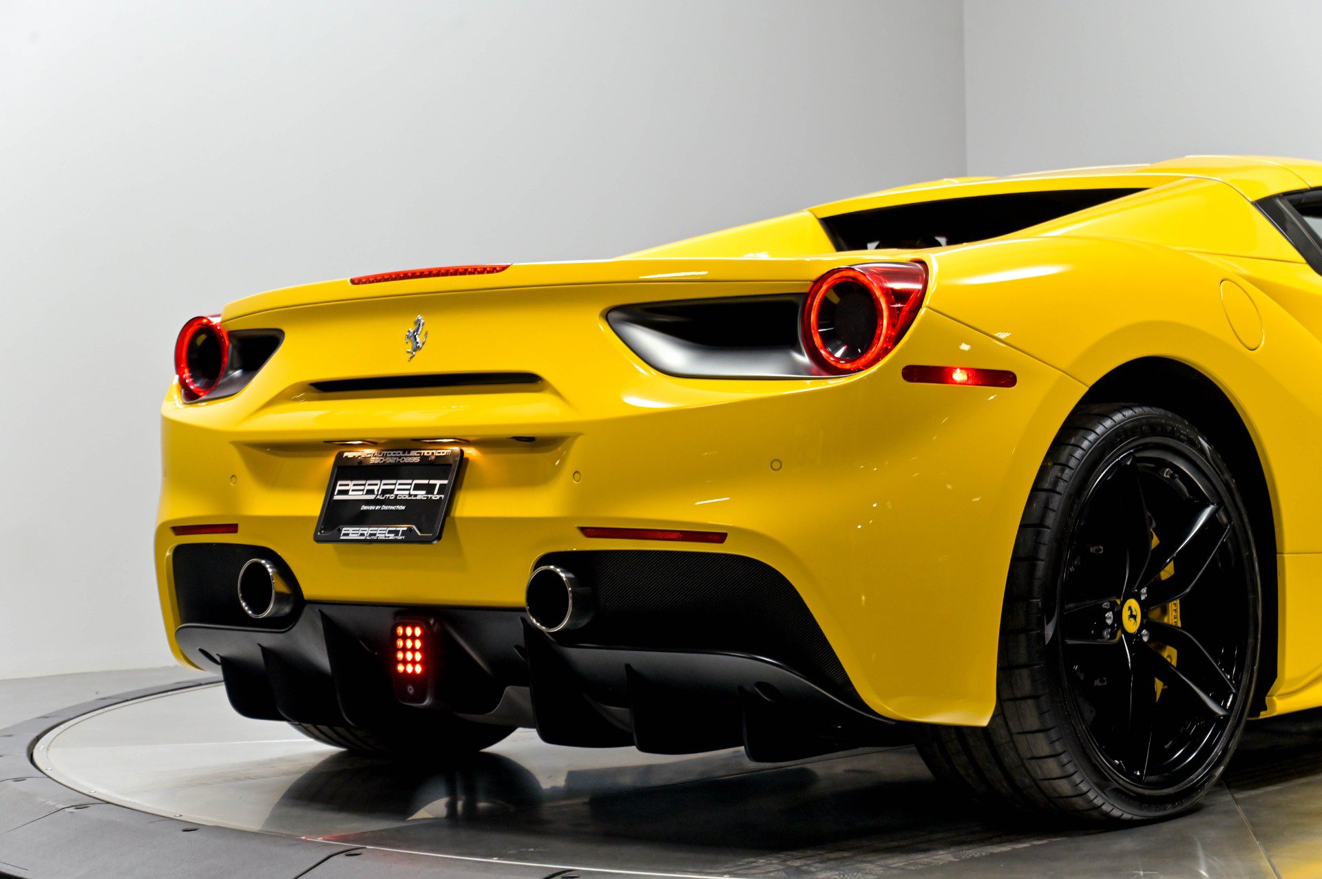 Used 2017 Ferrari 488 Spider RWD image 96