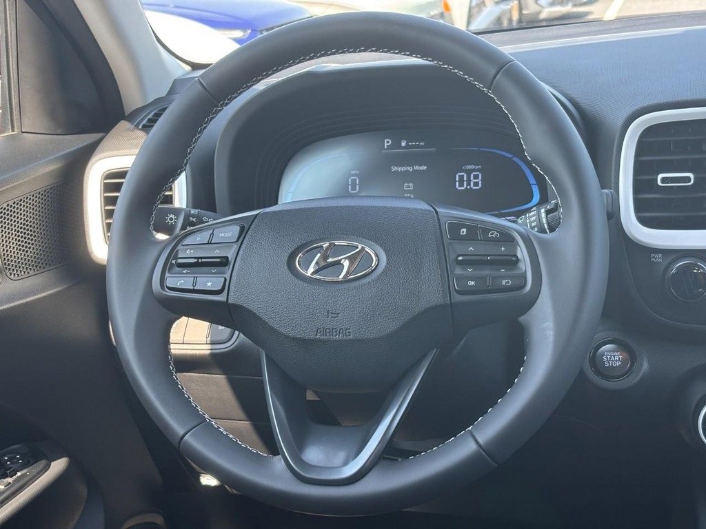 Used 2025 Hyundai Venue Limited image 7