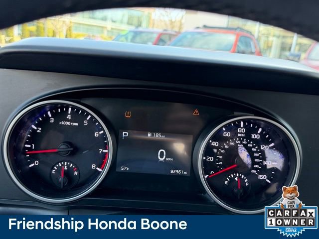 Used 2022 Kia Carnival LX image 21