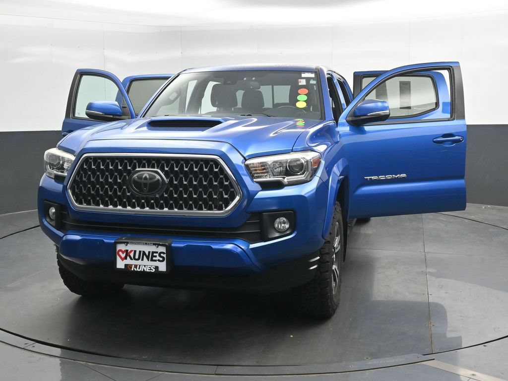 Used 2018 Toyota Tacoma TRD Sport AWD/4WD image 48
