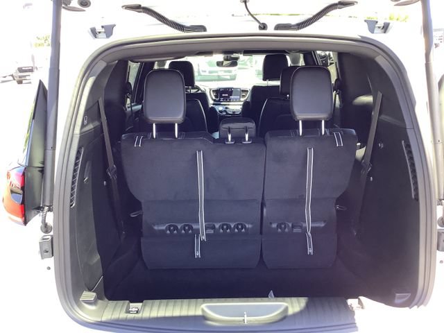 New 2027 Chrysler Pacifica Select FWD image 30
