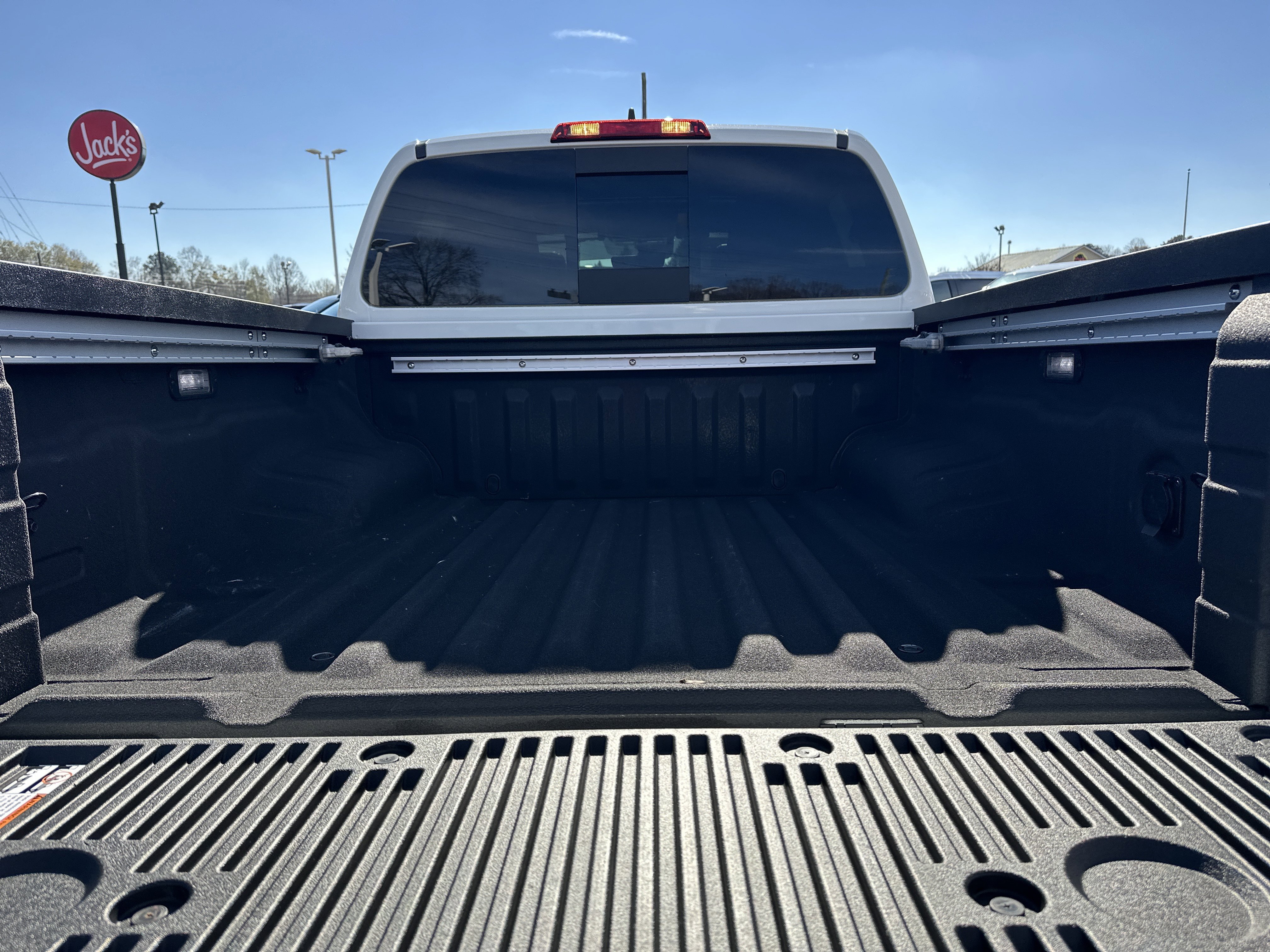 Used 2024 Nissan Frontier PRO-4X w/ Pro Premium Package image 19