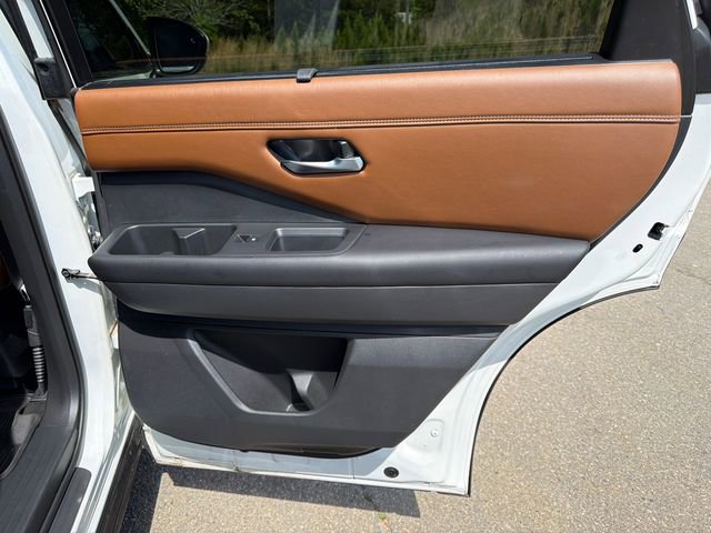 Used 2023 Nissan Pathfinder Platinum image 16