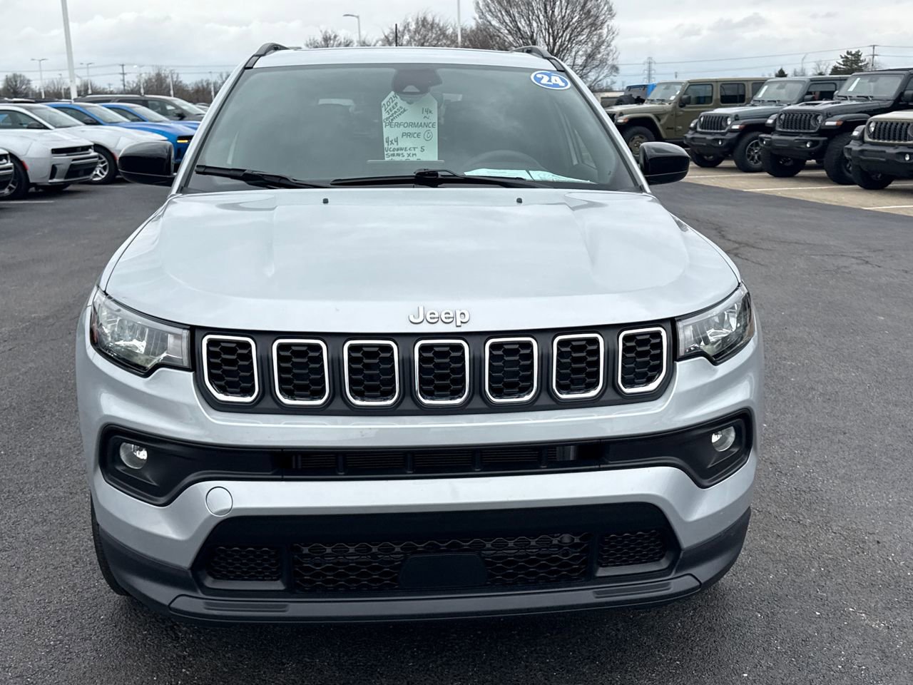 Used 2024 Jeep Compass Latitude w/ Sun and Sound Group image 8