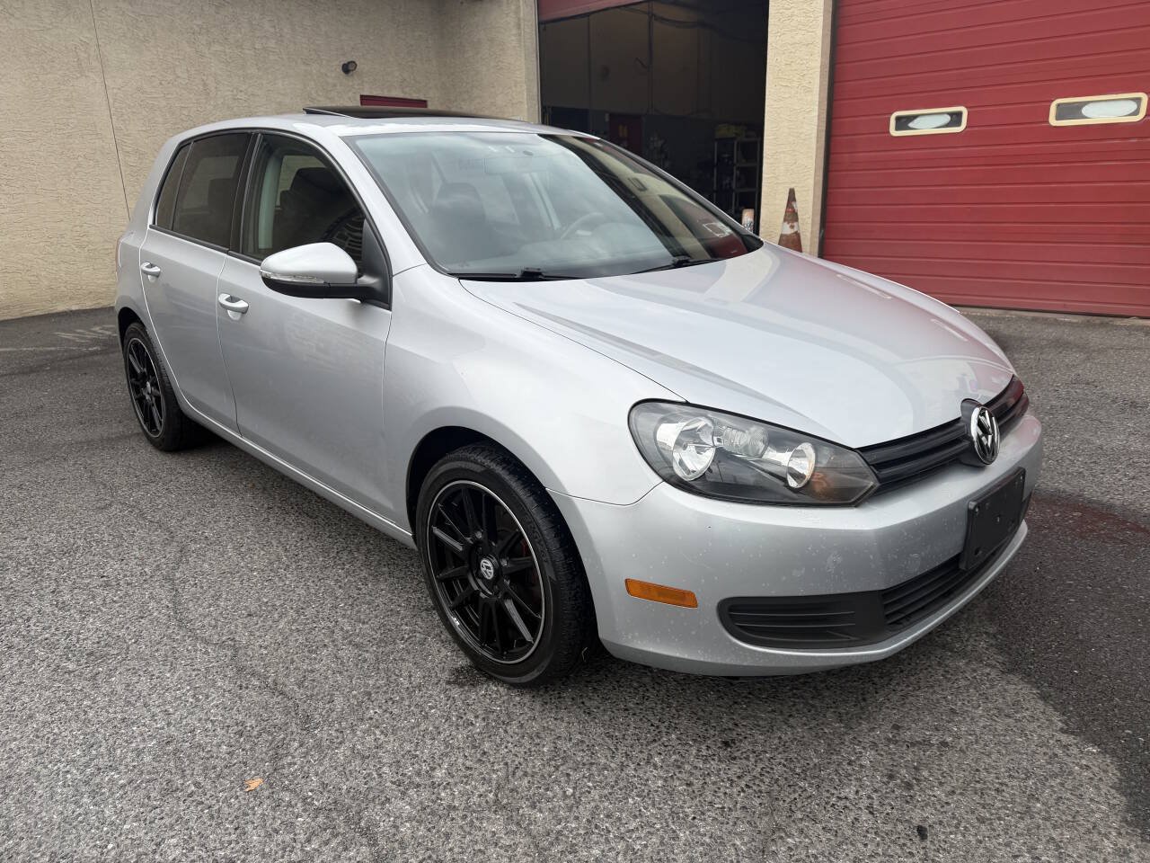 Used 2014 Volkswagen Golf 4-Door FWD image 8