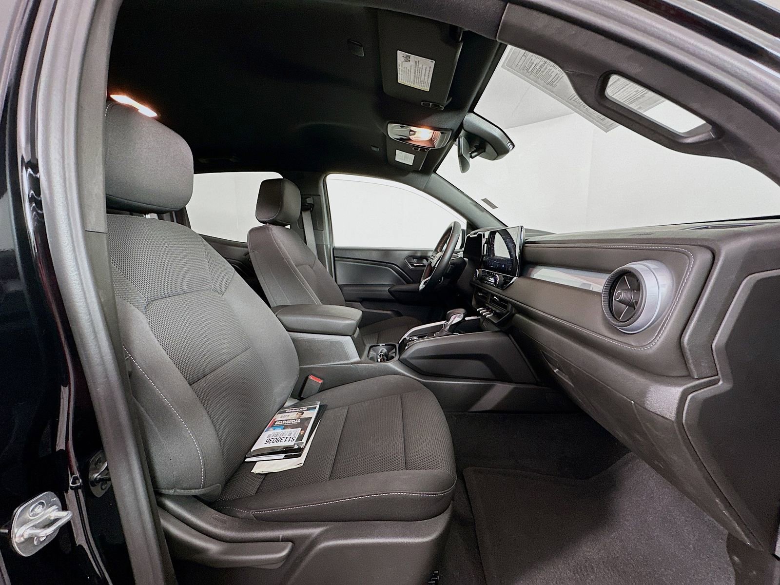 Used 2025 Chevrolet Colorado LT image 29