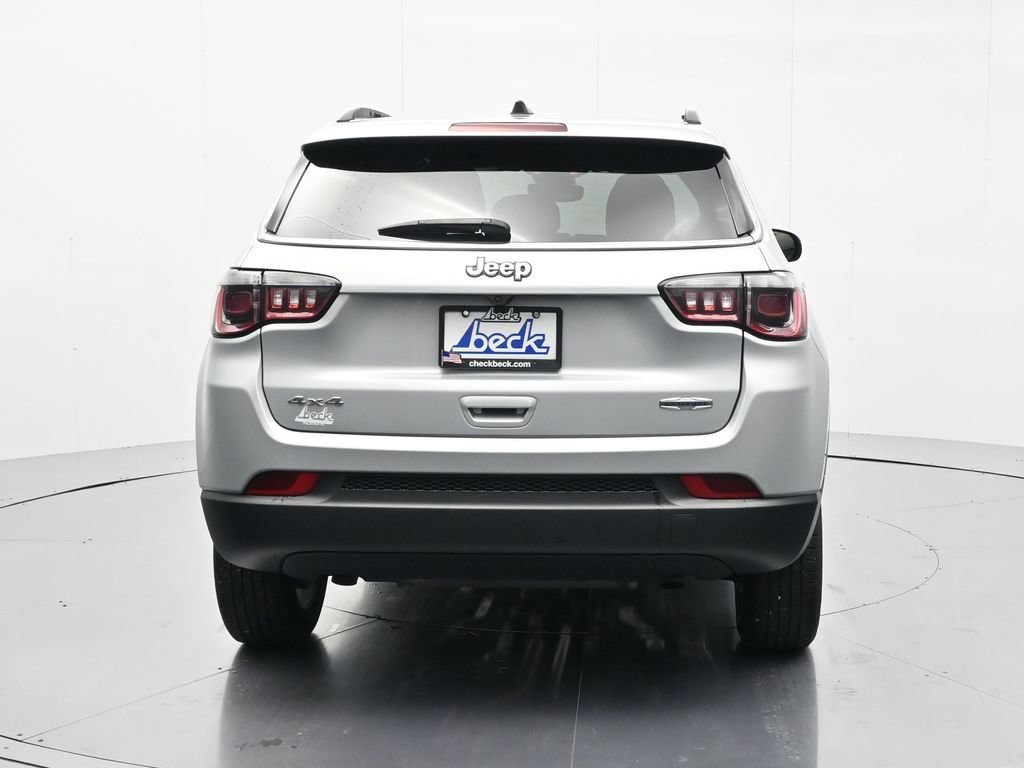 Used 2024 Jeep Compass Latitude AWD/4WD image 6