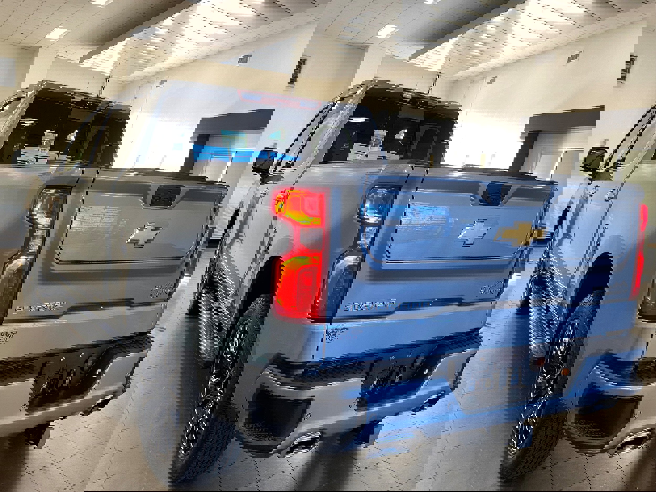 Used 2024 Chevrolet Silverado 1500 High Country w/ Technology Package image 5