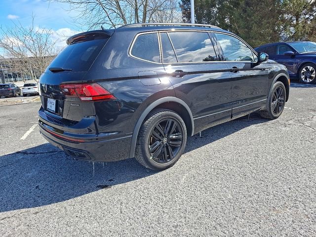 Used 2022 Volkswagen Tiguan SE R-Line image 9