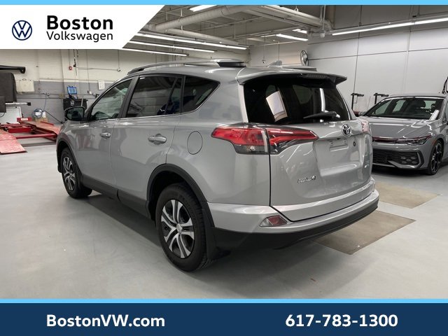 Used 2018 Toyota RAV4 LE image 2