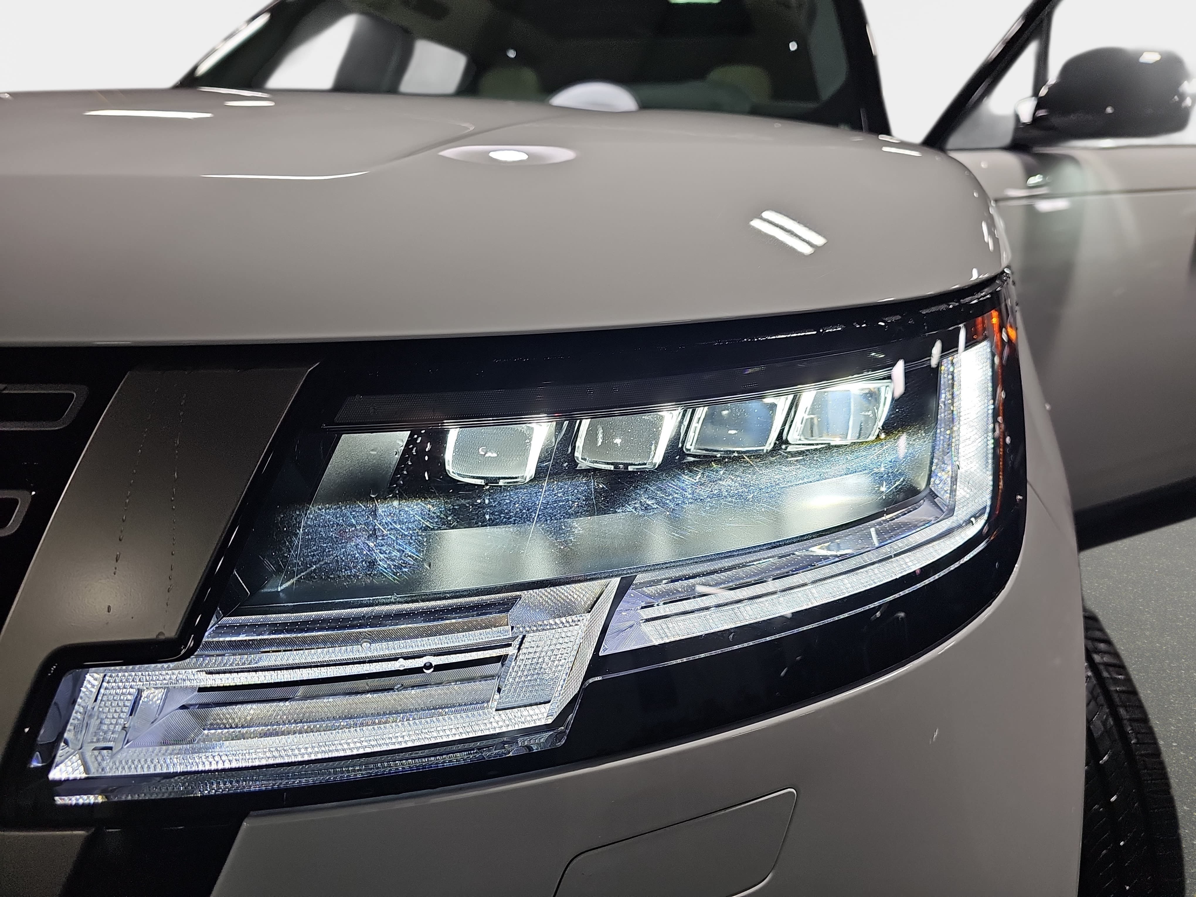 Used 2025 Land Rover Range Rover SE AWD/4WD image 34