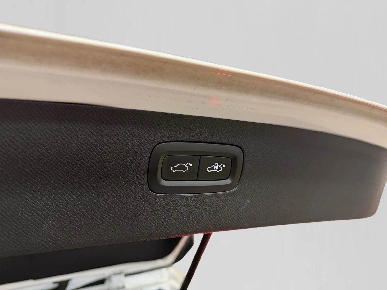 Used 2017 Volvo XC90 T6 R-Design w/ Vision Package image 44