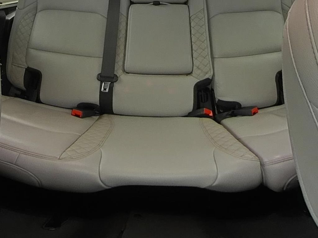 Used 2022 Jeep Wrangler Unlimited Sahara AWD/4WD image 13