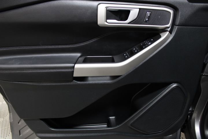 Used 2023 Ford Explorer XLT image 15