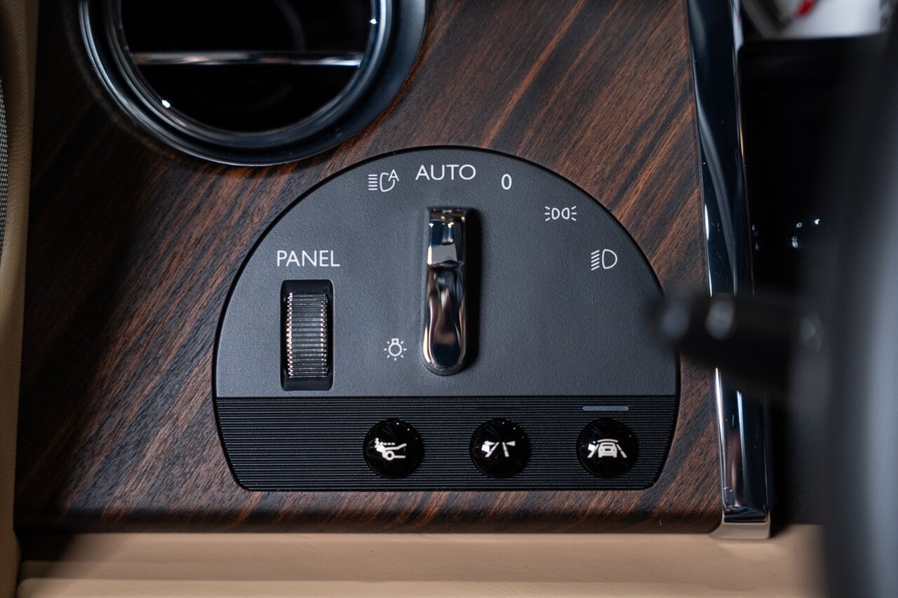 Used 2019 Rolls-Royce Wraith RWD image 59