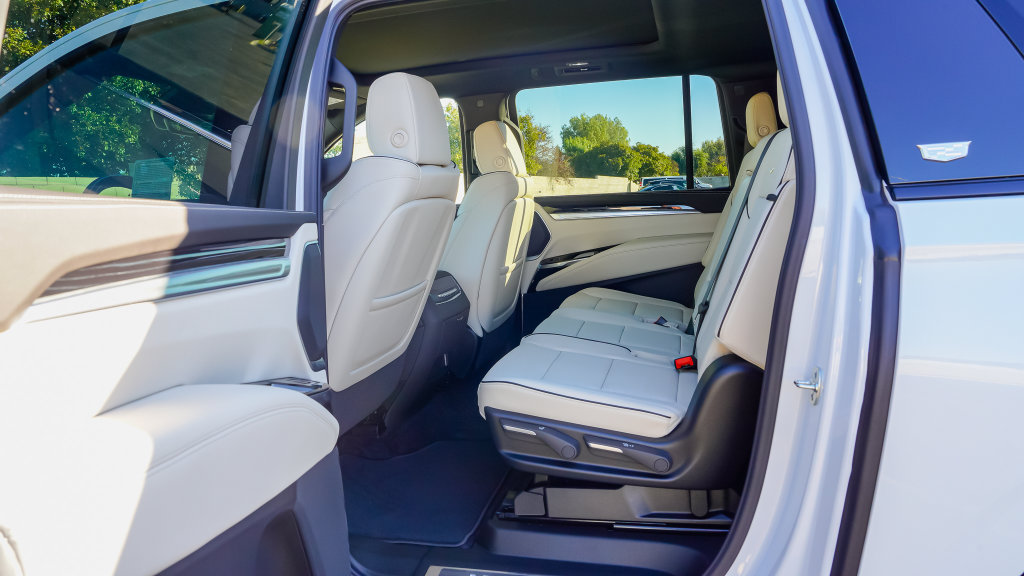 New 2027 Cadillac Escalade ESV Sport w/ LPO, ONYX Package AWD/4WD image 9