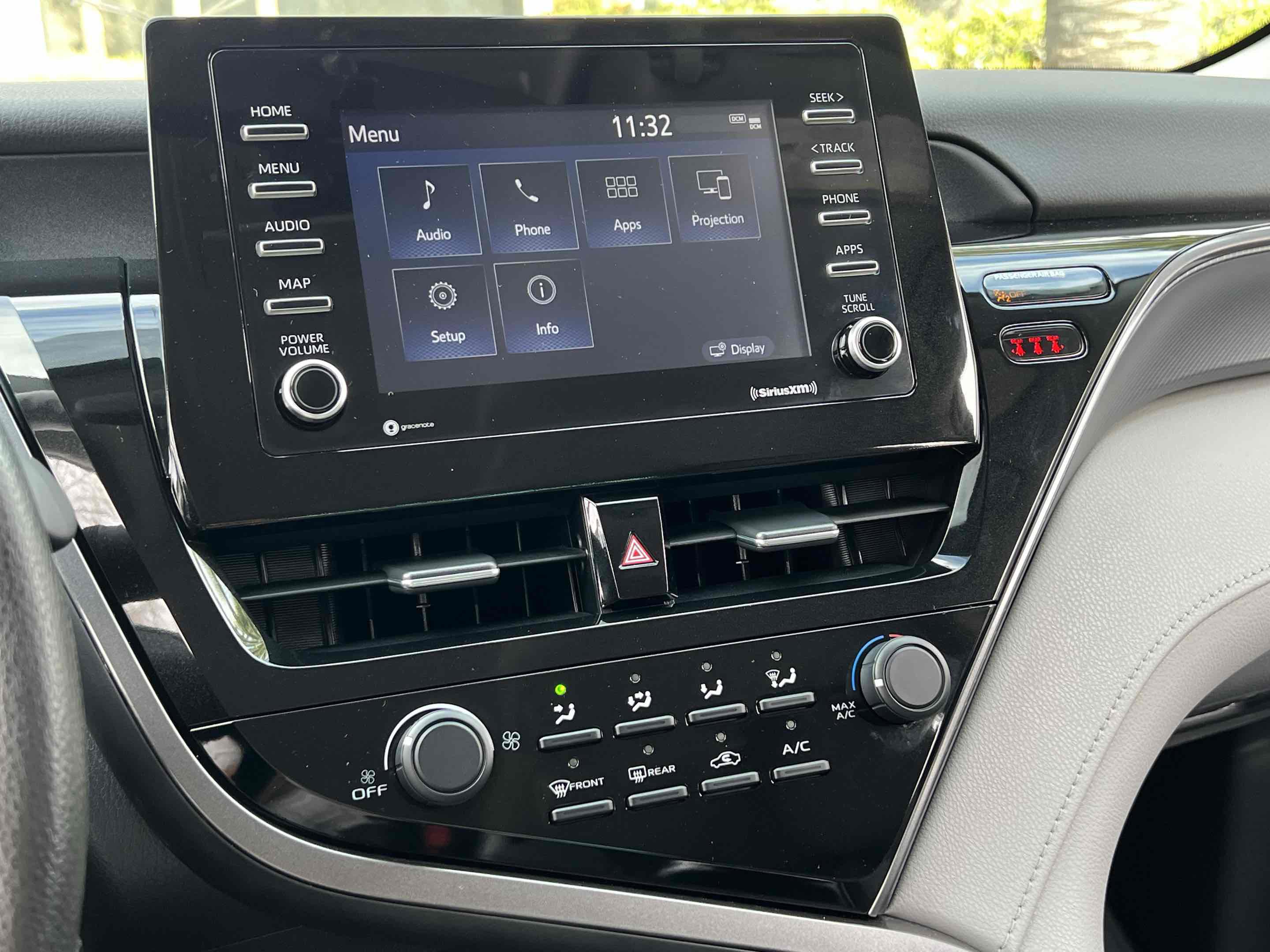 Used 2021 Toyota Camry LE image 7