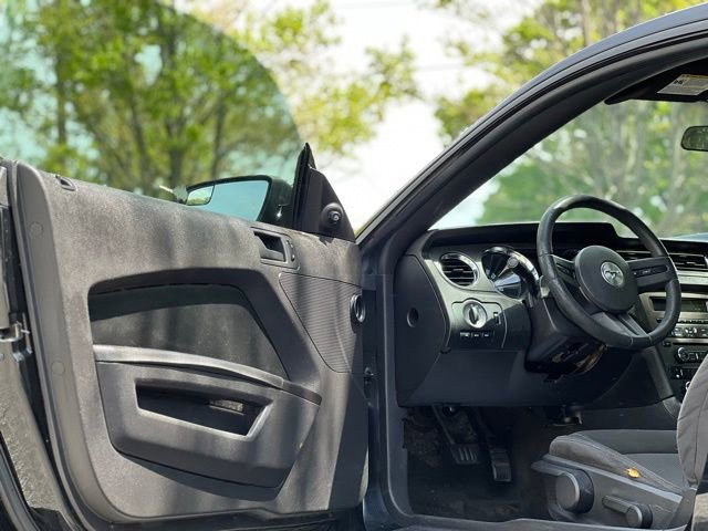 Used 2012 Ford Mustang Coupe RWD image 9