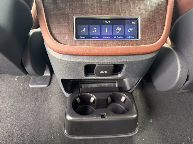 New 2026 Lincoln Navigator Reserve AWD/4WD image 16