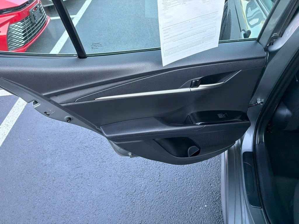 Used 2025 Toyota Camry SE FWD image 17