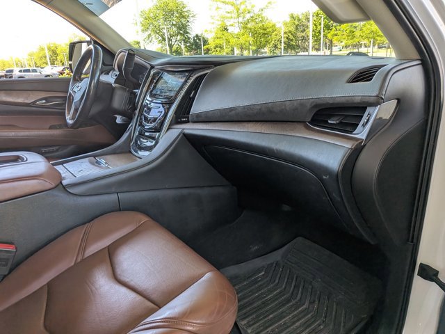 Used 2016 Cadillac Escalade Luxury AWD/4WD image 23