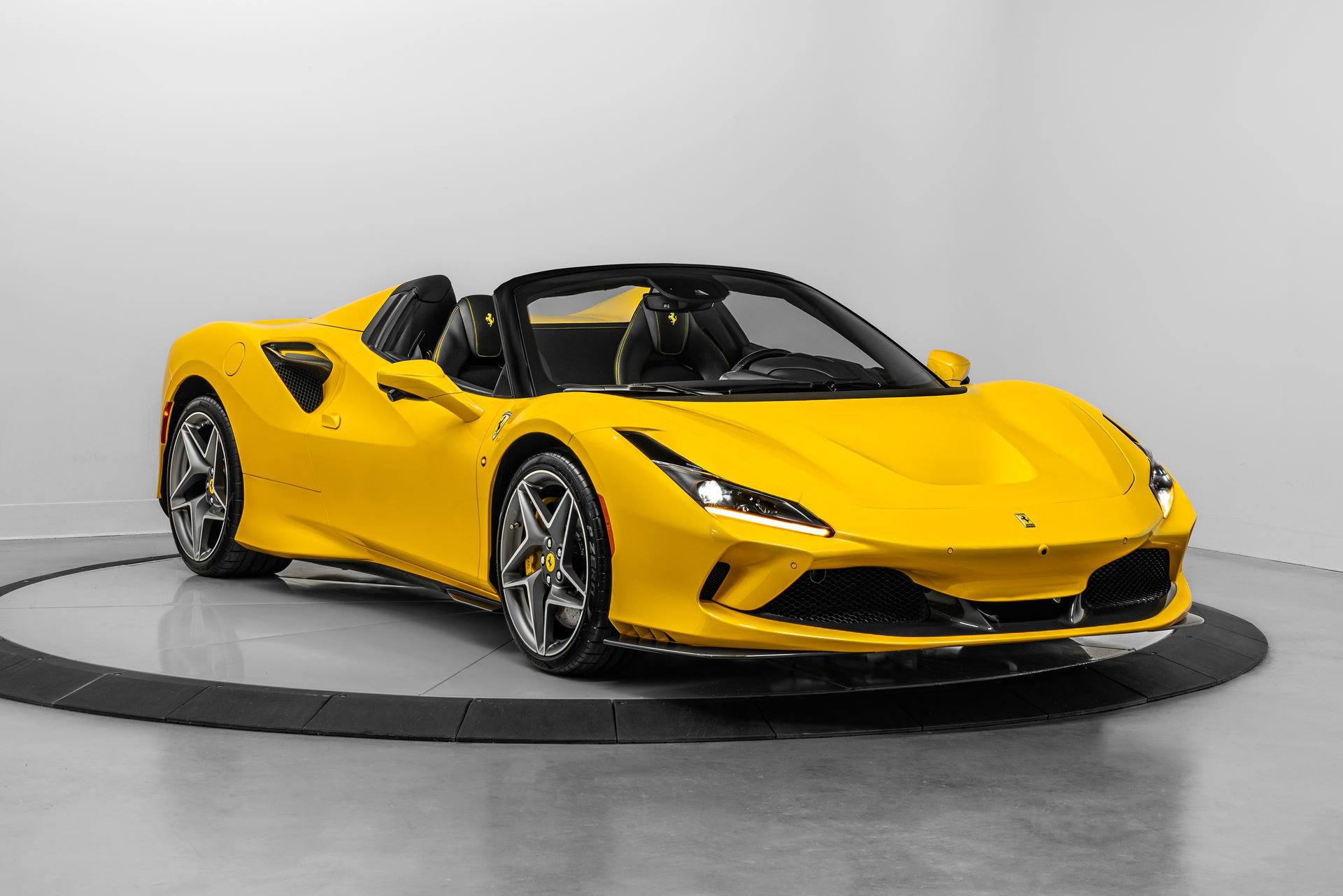 Certified 2022 Ferrari F8 Tributo RWD image 1