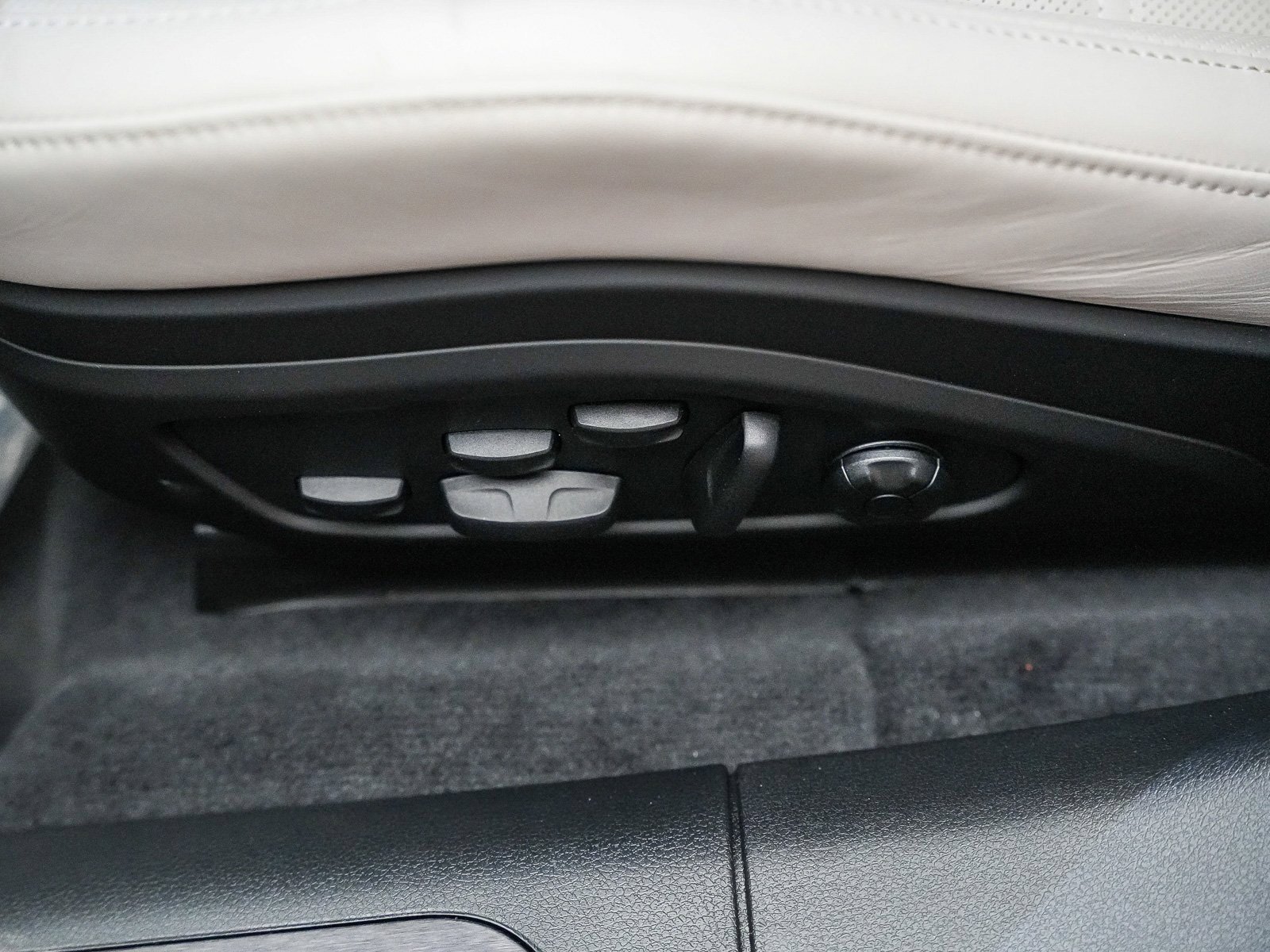 Certified 2025 Porsche Panamera Turbo image 28