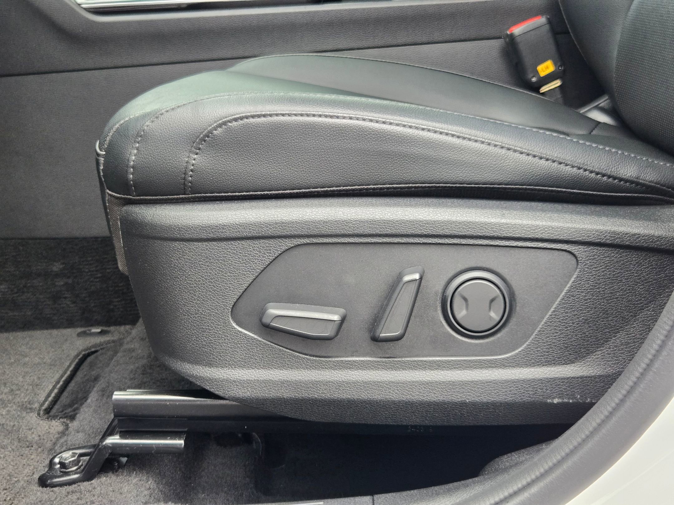 Used 2025 Kia Sportage EX w/ Premium Package FWD image 23