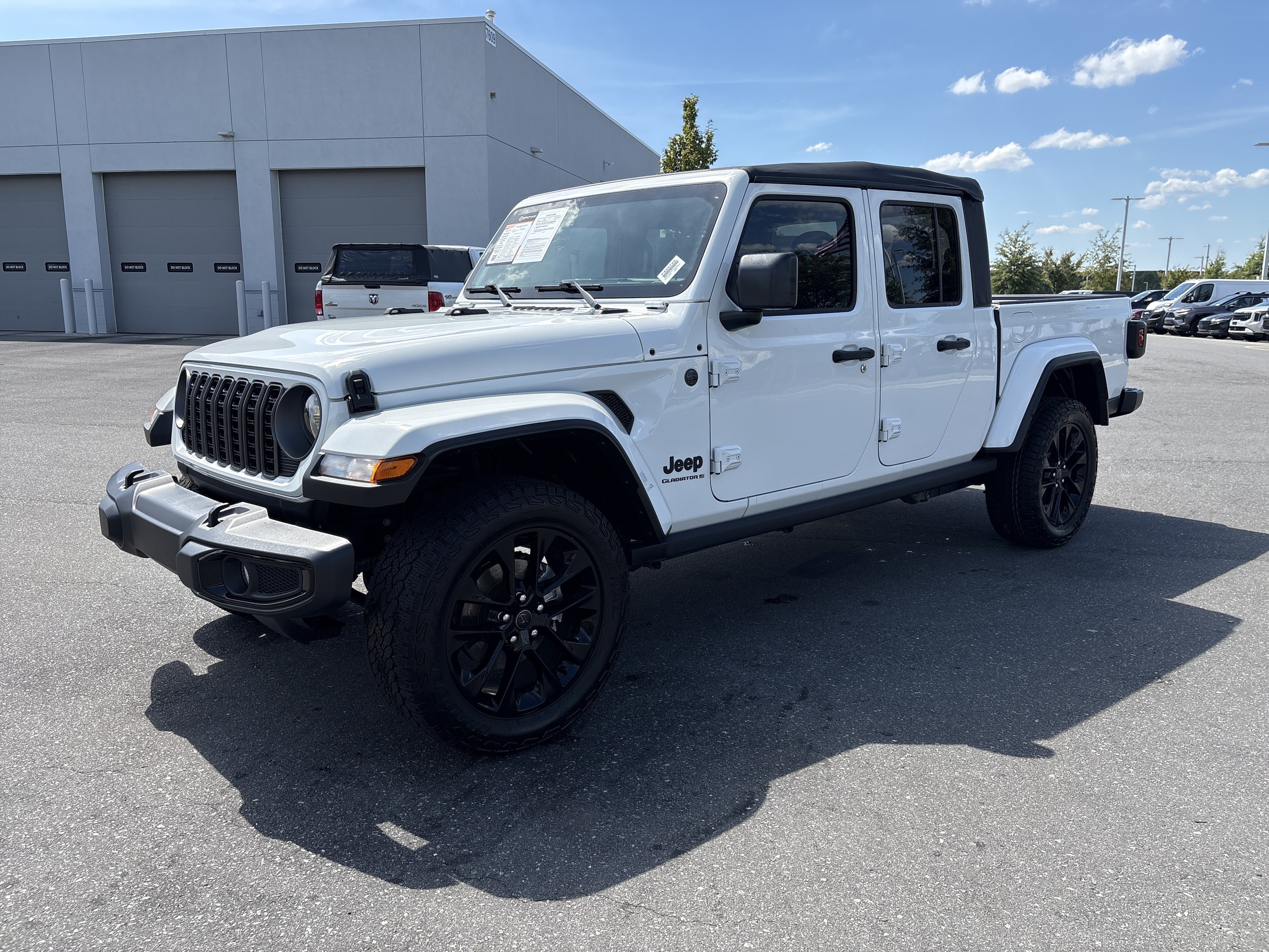 Used 2025 Jeep Gladiator Sport AWD/4WD image 5