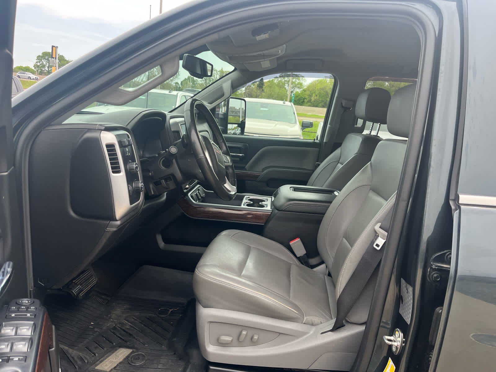 Used 2018 GMC Sierra 3500 SLT w/ Duramax Plus Package AWD/4WD image 8
