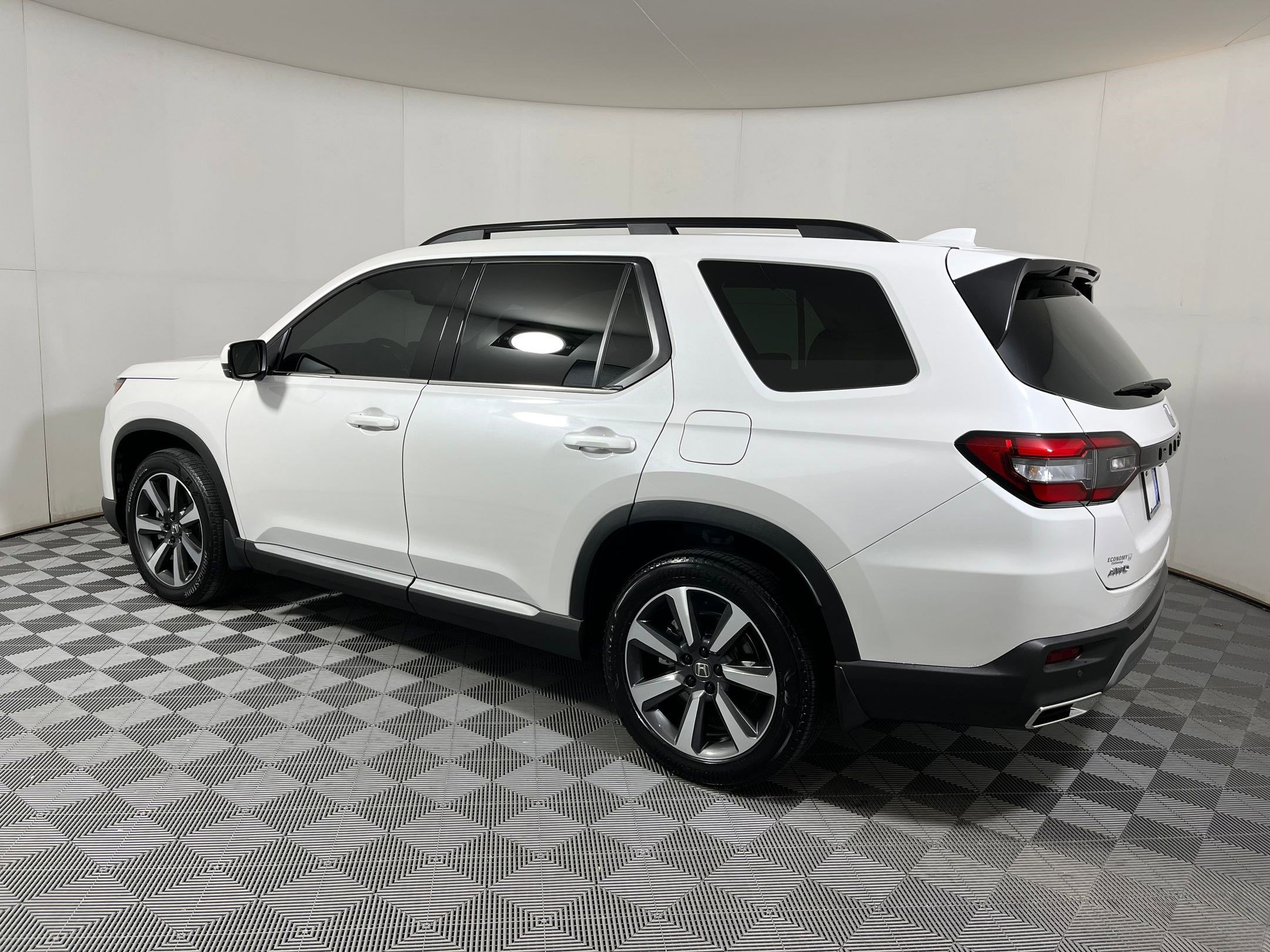 Certified 2025 Honda Pilot Elite image 2