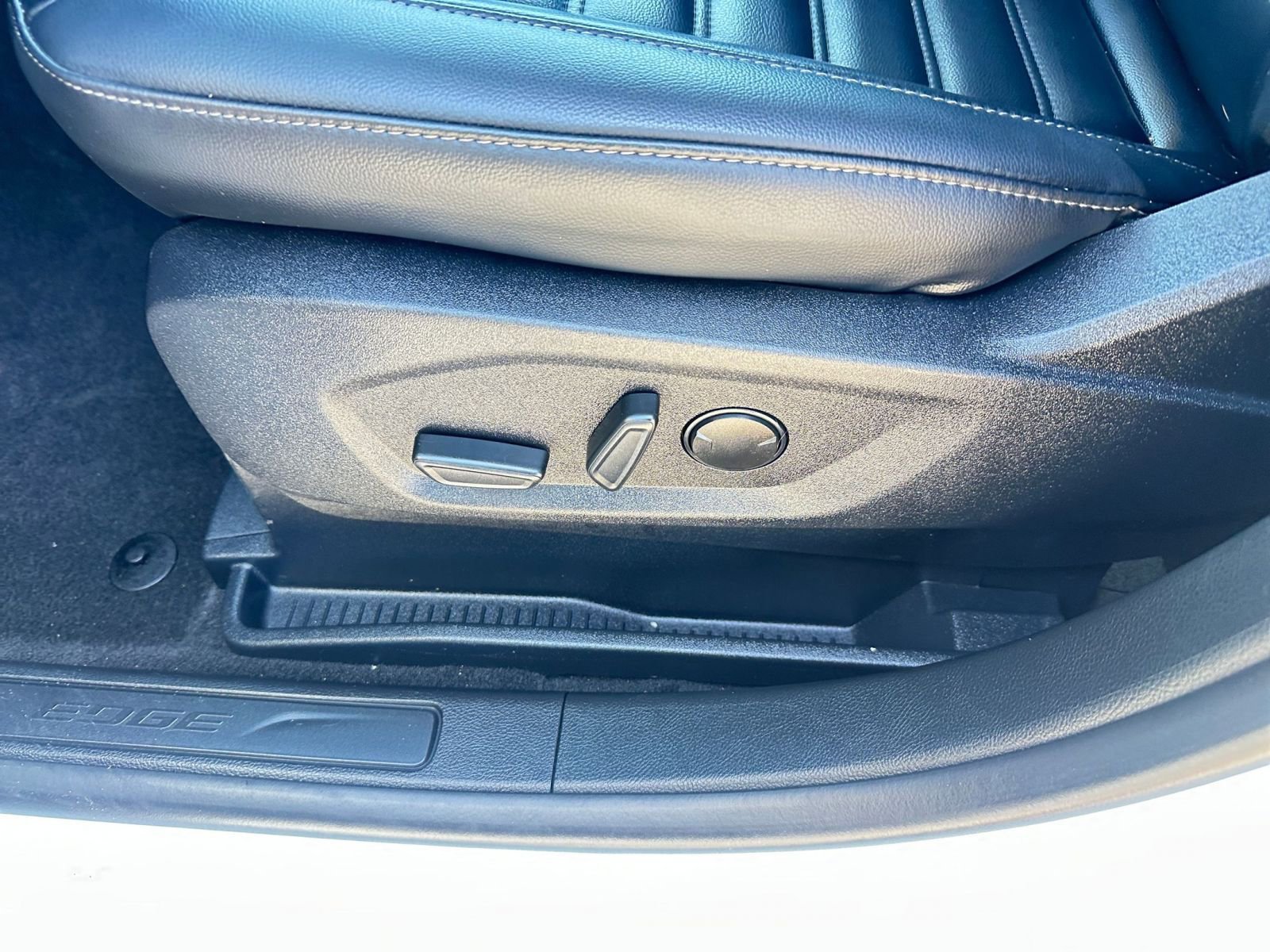 Used 2024 Ford Edge SEL image 23