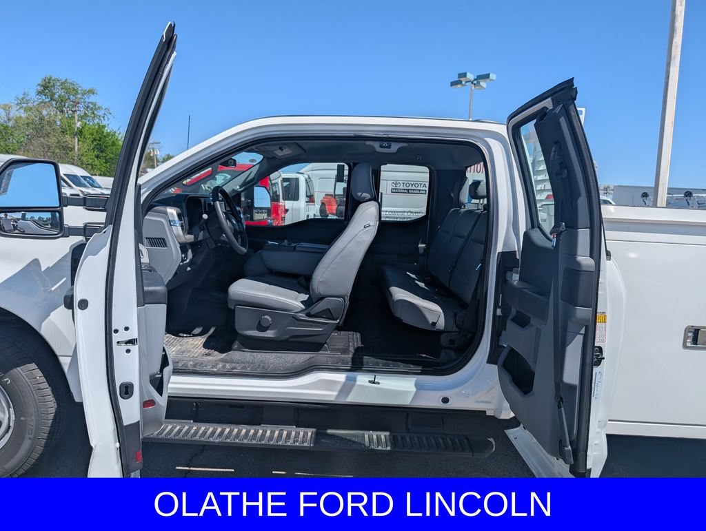 New 2025 Ford F250 XL w/ Camper Package RWD image 16