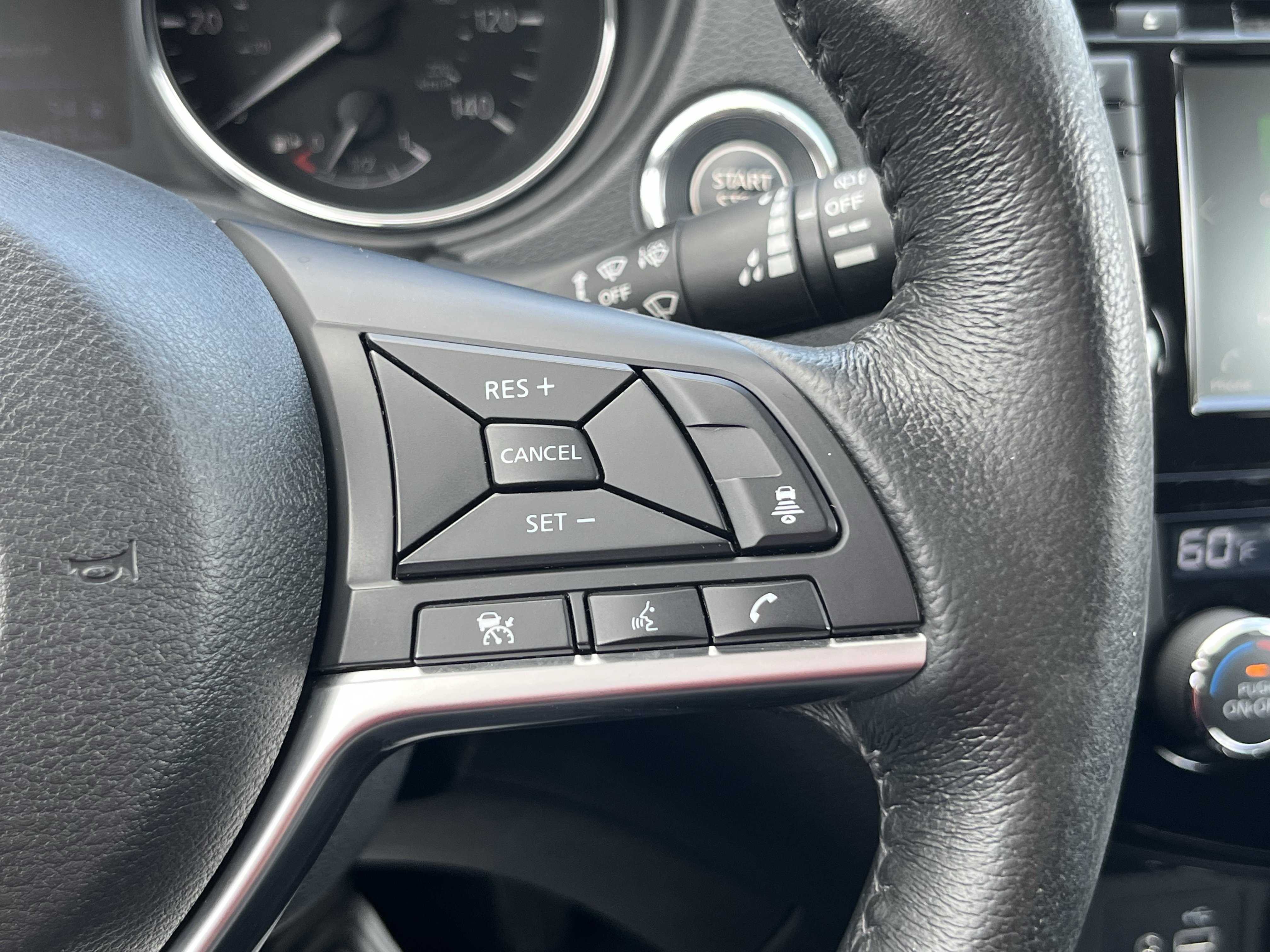Used 2018 Nissan Rogue SV w/ Premium Package AWD/4WD image 26